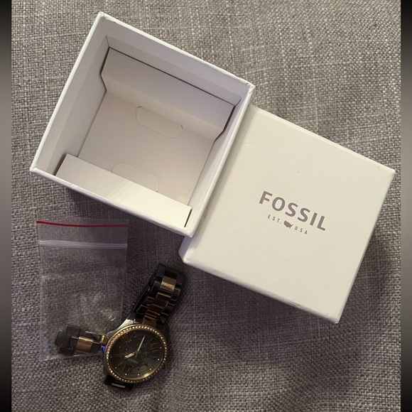 FOSSIL WATCH - Picture 3 of 5